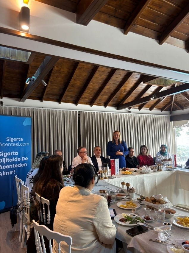 İSAD Ailesi Kahvaltı Buluşmasında Bir Araya Geldi
