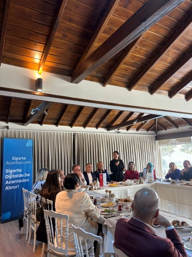 İSAD Ailesi Kahvaltı Buluşmasında Bir Araya Geldi
