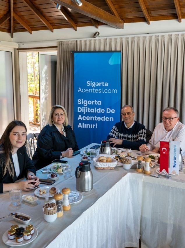 İSAD Ailesi Kahvaltı Buluşmasında Bir Araya Geldi
